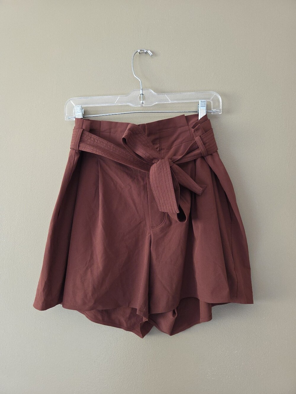 Athleta Skyline Short II Paperbag Belted